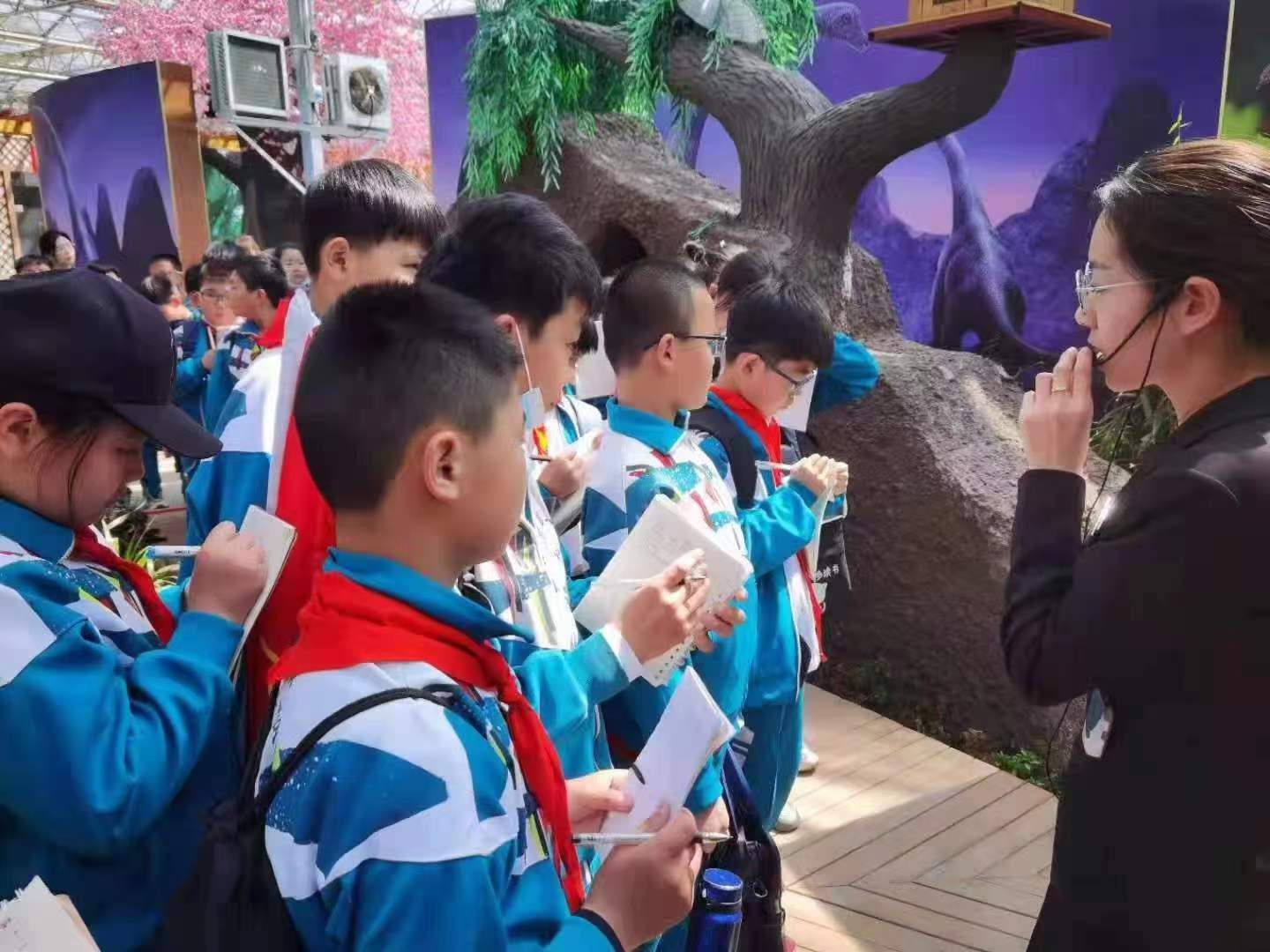 各地中小學生來(lái)茂豐金蟬科普示範基地研學